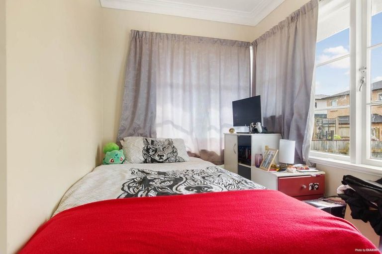 Photo of property in 99 Golf Road, New Lynn, Auckland, 0600