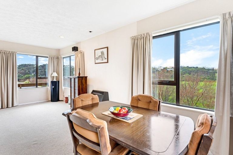 Photo of property in 10 Albatross Close, Whitby, Porirua, 5024