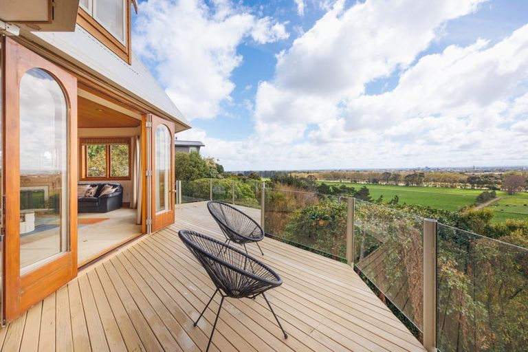 Photo of property in 96 Clifton Terrace, Fitzherbert, Palmerston North, 4410