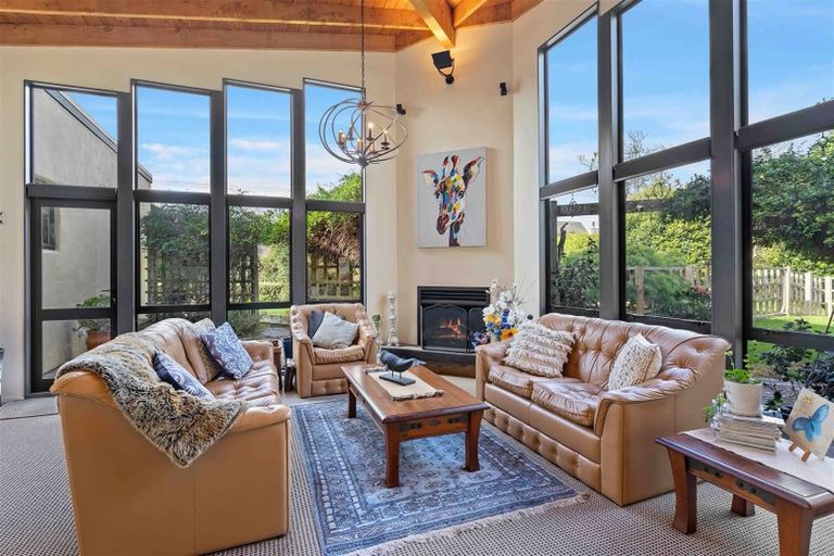 Photo of property in 18 Paetawa Road, Peka Peka, Waikanae, 5391