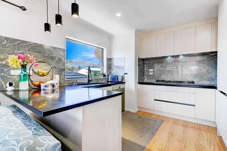 Photo of property in 74a Awaroa Road, Sunnyvale, Auckland, 0612