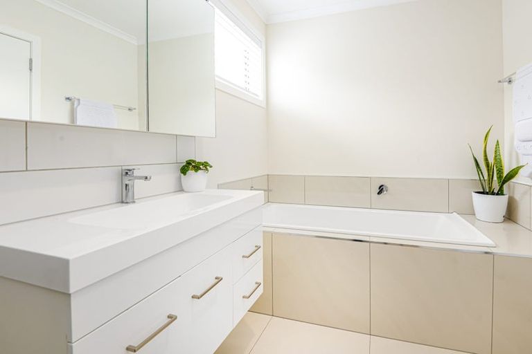 Photo of property in 32 Pateke Drive, Kenepuru, Porirua, 5022