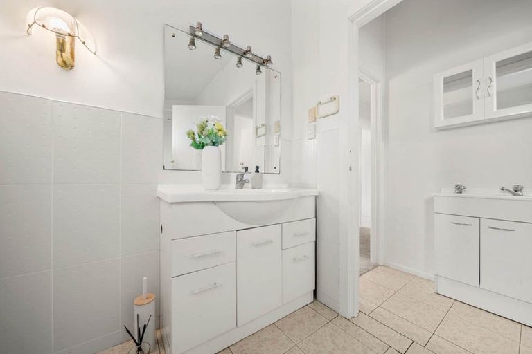 Photo of property in 500 East Coast Road, Windsor Park, Auckland, 0630