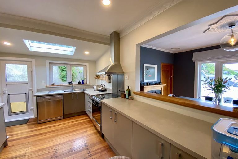 Photo of property in 112 Eden Street, Island Bay, Wellington, 6023