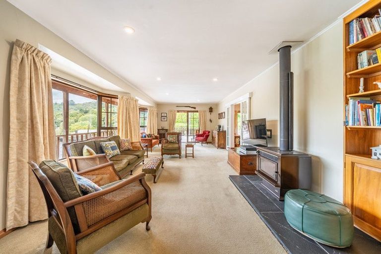 Photo of property in 16 Jocelyn Crescent, Pinehaven, Upper Hutt, 5019