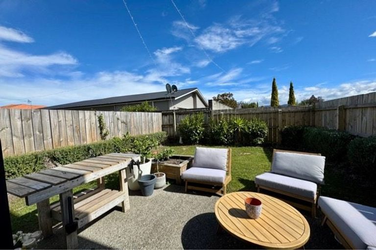Photo of property in 2/20 Ballinger Place, Carterton, 5713