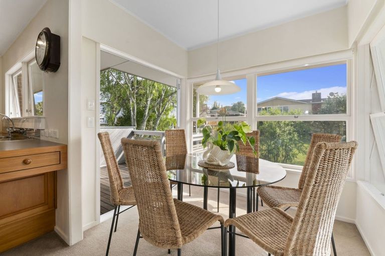Photo of property in 15 Tudward Glade, Hillcrest, Auckland, 0627