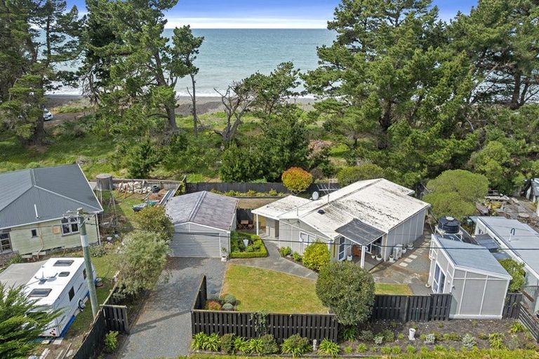 Photo of property in 15 South Crescent, Amberley, 7481