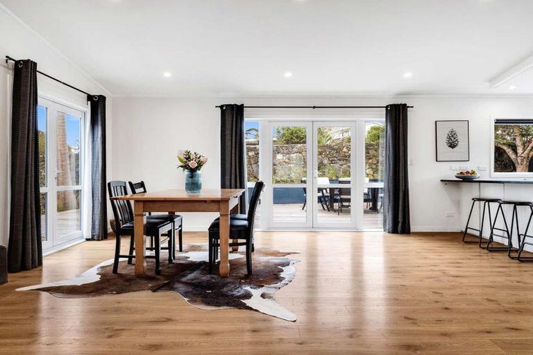 Photo of property in 1 Melia Place, Stanmore Bay, Whangaparaoa, 0932