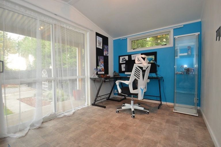 Photo of property in 33 Seymour Street, Hornby, Christchurch, 8042