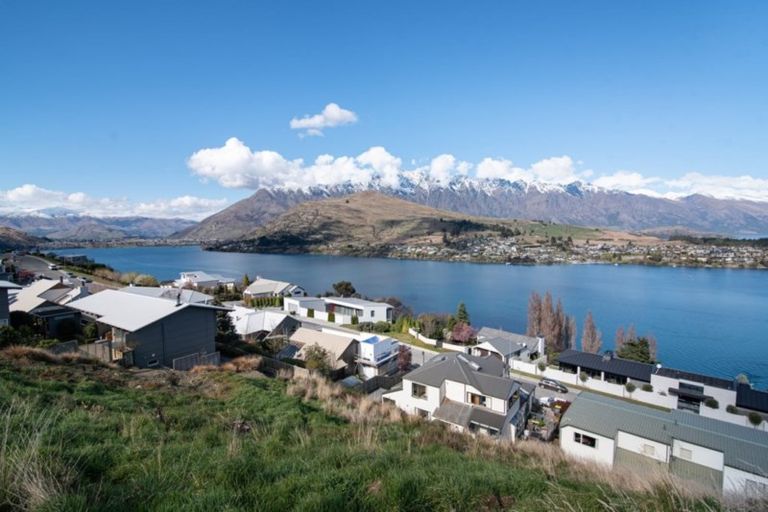 Photo of property in 8 Peregrine Place, Queenstown, 9300
