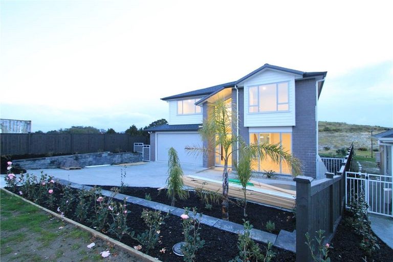 Photo of property in 11 Maka Terrace, Orewa, 0931