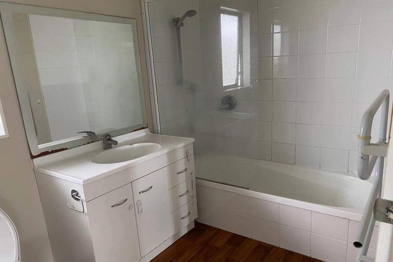 Photo of property in 25 Lilburn Crescent, Massey, Auckland, 0614