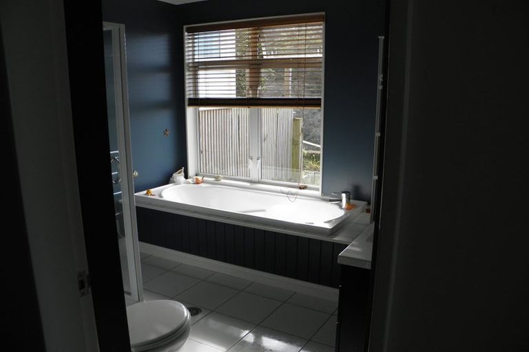 Photo of property in 45 Garden Road, Northland, Wellington, 6012