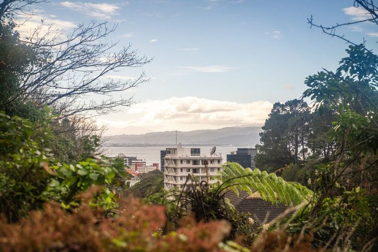 Photo of property in 64 Glenmore Street, Northland, Wellington, 6012
