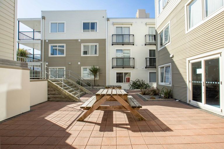 Photo of property in 103 Webb Street, Mount Cook, Wellington, 6011