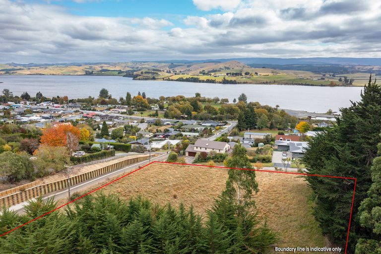 Photo of property in 10 Gull Street, Waihola, Milton, 9073