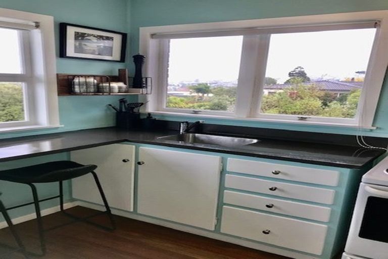 Photo of property in 3/18 Knights Road, Rothesay Bay, Auckland, 0630