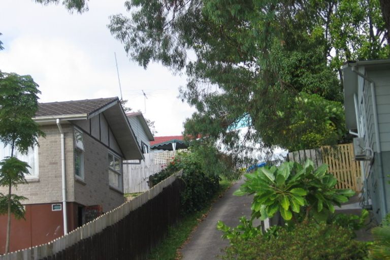 Photo of property in 2/16 Normanton Street, Glenfield, Auckland, 0629
