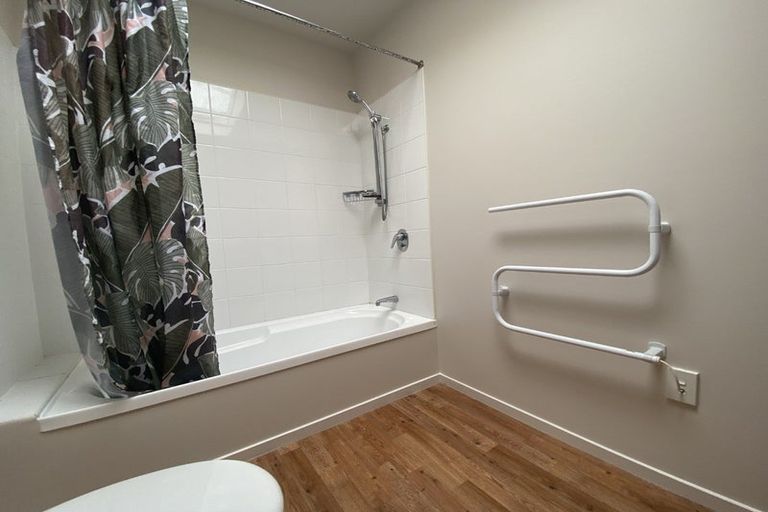 Photo of property in 2 Stella Grove, Newlands, Wellington, 6037