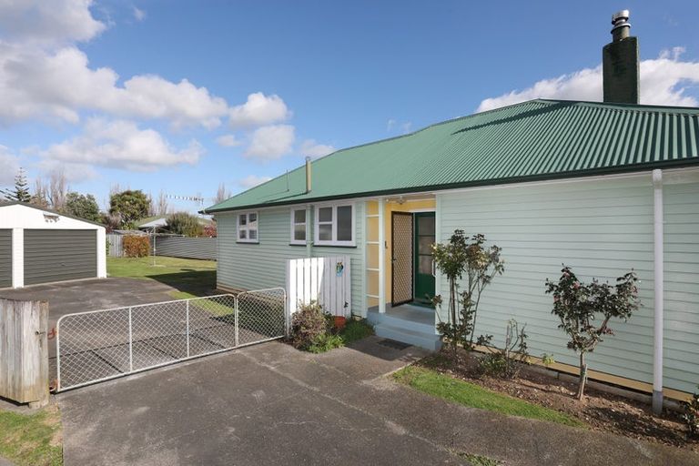 Photo of property in 14 Ward Street, Bulls, 4818