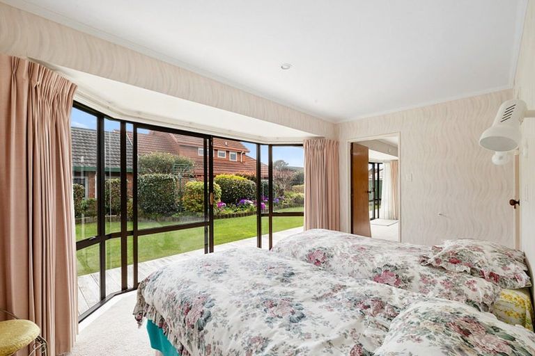 Photo of property in 9 Boulevard Drive, Merrilands, New Plymouth, 4312