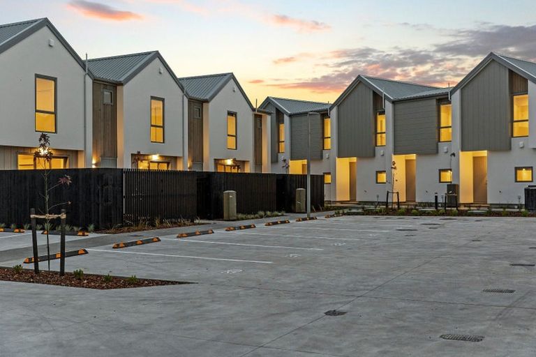 Photo of property in 77 Bampton Street, Shirley, Christchurch, 8061