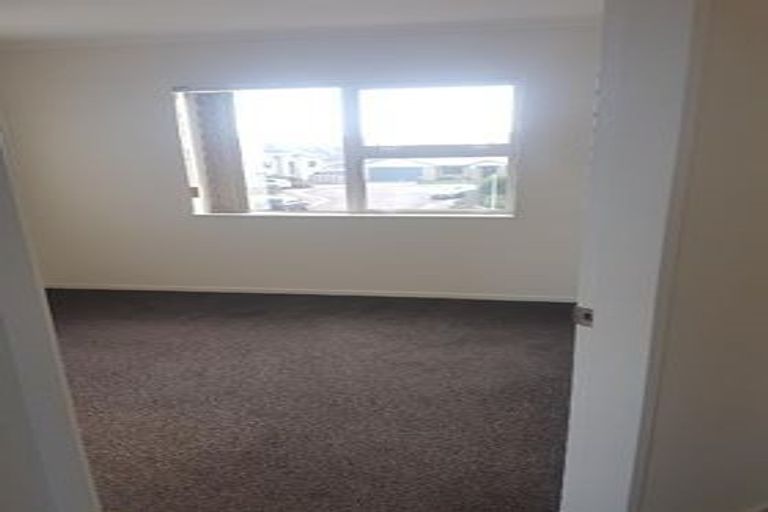 Photo of property in 180 Mark Avenue, Grenada Village, Wellington, 6037