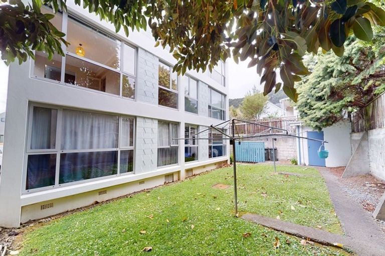 Photo of property in Victoria Court, 4u7 Queen Street, Mount Victoria, Wellington, 6011