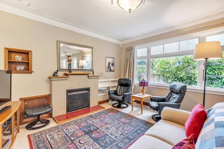 Photo of property in 6 Awatea Terrace, Hokowhitu, Palmerston North, 4410