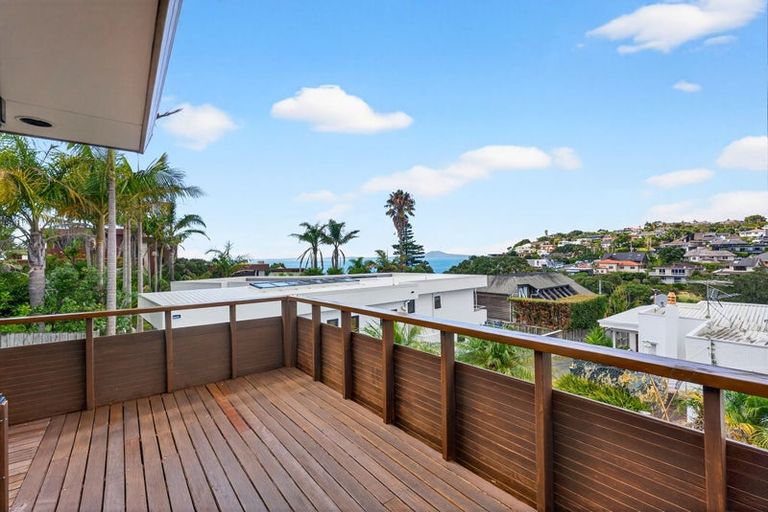 Photo of property in 2/50 Masterton Road, Rothesay Bay, Auckland, 0630