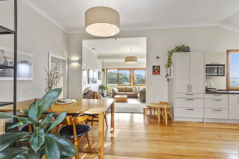 Photo of property in 118 Sutherland Road, Melrose, Wellington, 6023