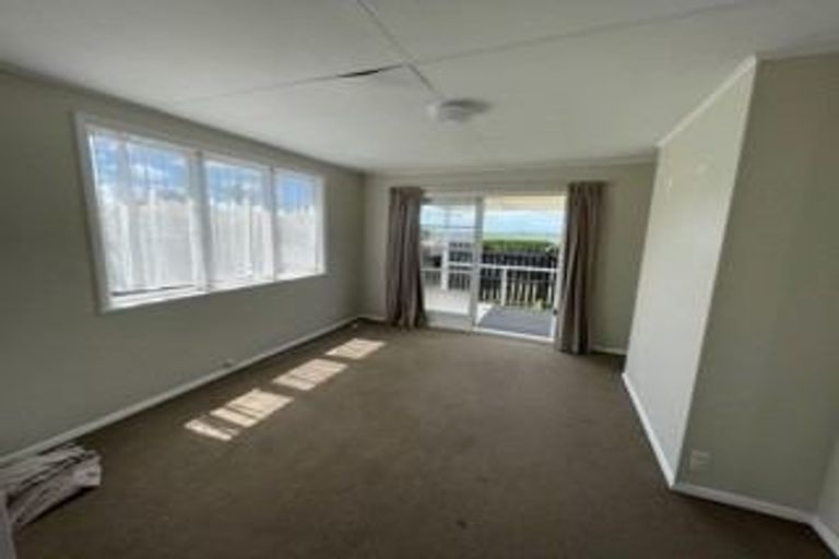 Photo of property in 47 Luckens Road, West Harbour, Auckland, 0618