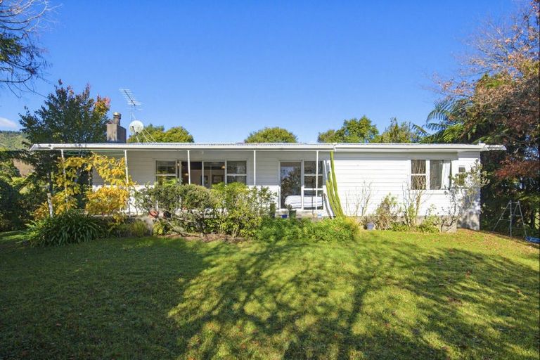 Photo of property in 594 Waitohu Valley Road, Manakau, Otaki, 5583