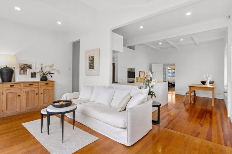 Photo of property in 6 Belle Vue Avenue, Northcote Point, Auckland, 0627