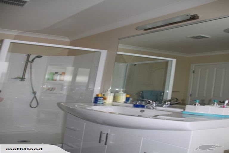 Photo of property in 4 Comber Place, Johnsonville, Wellington, 6037