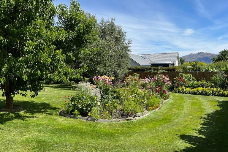 Photo of property in 29 Kelliher Drive, Wanaka, 9305