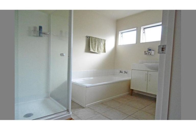 Photo of property in 118b Hutchinson Avenue, New Lynn, Auckland, 0600