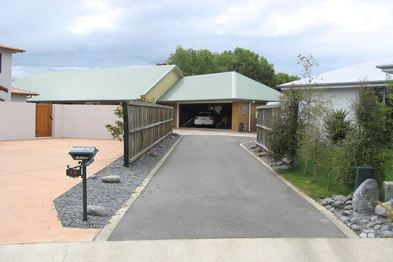 Photo of property in 19 Janal Place, Northwood, Christchurch, 8051