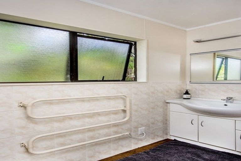 Photo of property in 94a Konini Road, Titirangi, Auckland, 0604