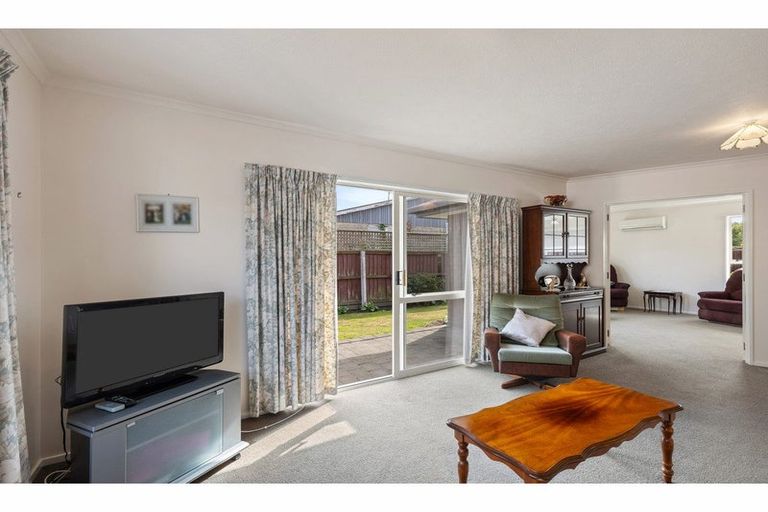 Photo of property in 2/3 Ravenna Street, Avonhead, Christchurch, 8042