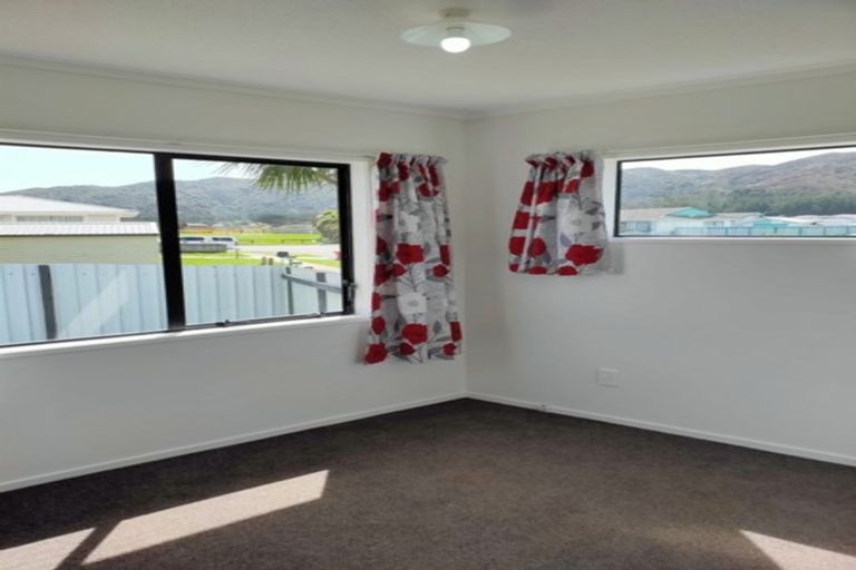 Photo of property in 15 Grimsby Grove, Wainuiomata, Lower Hutt, 5014