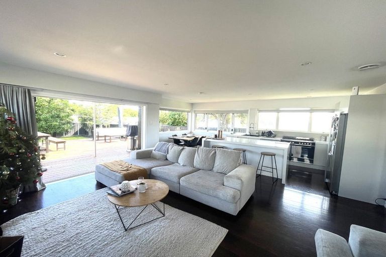 Photo of property in 8 Eskdale Road, Birkdale, Auckland, 0626