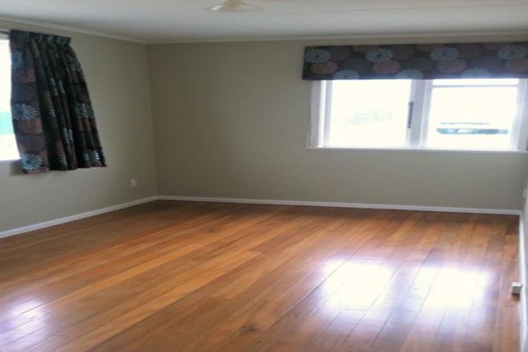 Photo of property in 75 Commercial Road, Helensville, 0800