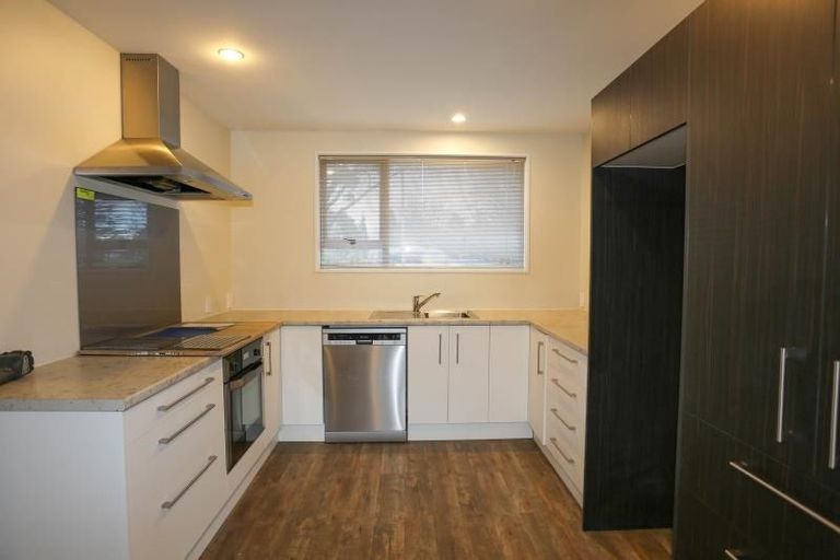 Photo of property in 310 Memorial Avenue, Burnside, Christchurch, 8053