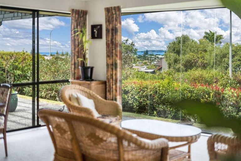 Photo of property in 115 Grovenor Drive, Orewa, 0931