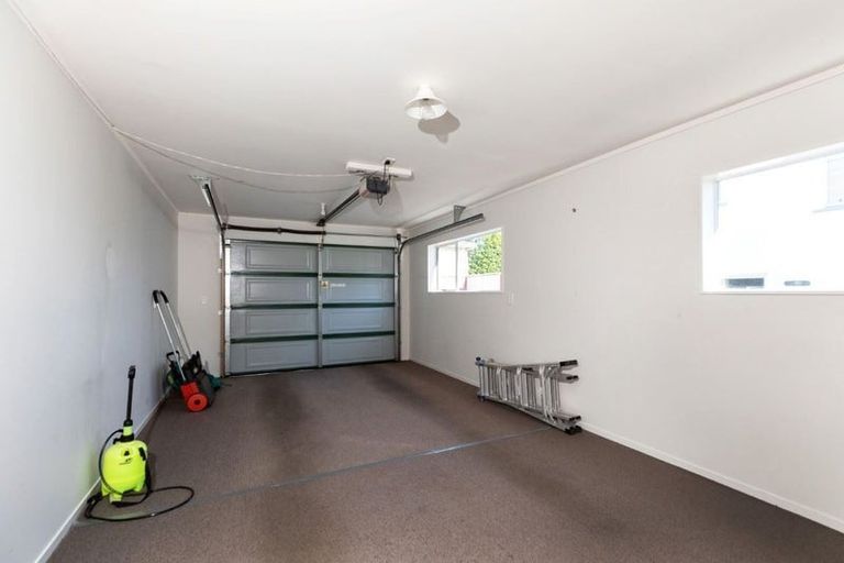 Photo of property in 8b Whiteley Street, Moturoa, New Plymouth, 4310