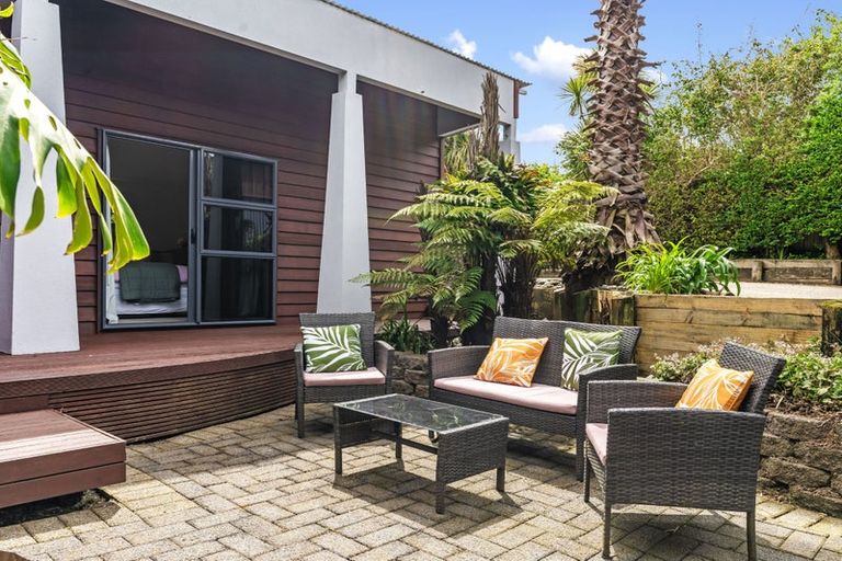 Photo of property in 9 Ginders Drive, Massey, Auckland, 0614