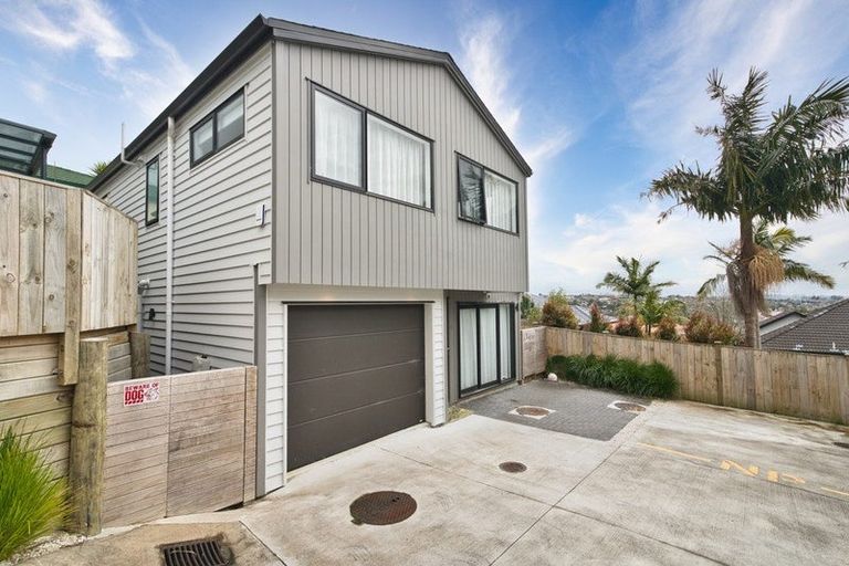 Photo of property in 152b Luckens Road, West Harbour, Auckland, 0618