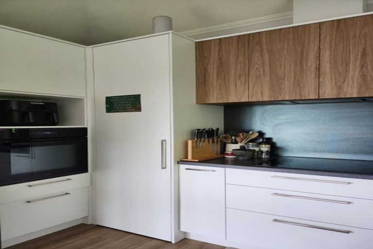 Photo of property in 18 Arden Place, Oakura, 4314